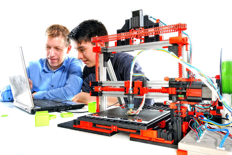 Der Baukasten bietet die bislang einzigartige Möglichkeit, aus Bauelementen des Konstruktionsbaukastens einen eigenen 3D-Drucker zu konstruieren. (Fischertechnik/Walter Fotodesign Boveda)