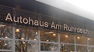 Die Ruhrdeichgruppe - im Bild das Stammhaus in Duisburg - setzt künftig im Neuwagenhandel auf die Marke Kia. (Foto: Grimm)