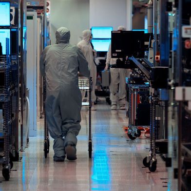 Die steigt Nachfrage nach KI-Infrastruktur wirkt sich direkt auf die Lieferkette aus und entlarvt Flaschenhälse in der Produktion. (Bild: Broadcom)