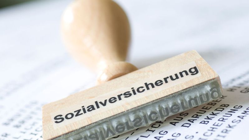 Damit die Sozialversicherungen im Ernstfall nicht wieder zurück zu Umlaufmappen und Stempeln müssen, erproben sie derzeit Open-Source-Alternativen.(Bild: ©  Pulwey - stock.adobe.com)