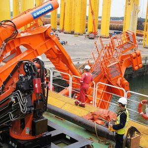 Inbetriebnahme des Steuersystems für den Greiferarm in Vlissingen, Niederlande