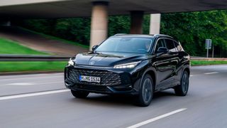 Der Auftritt des neuen MG HS wirkt frischer und dynamischer als der des Vorgängers. (Bild: MG Motor)