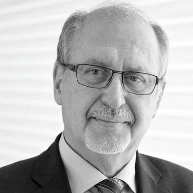 Am vierten Oktober 2026 verstarb der Gründer und langjährige Direktor des Instituts für Leichtbau und Kunststofftechnik (ILK) der Technischen Universität Dresden – Herr Prof. Dr.-Ing. habil. Prof. E.h. Dr. h.c. Werner A. Hufenbach ... (Bild: TU Dresden)