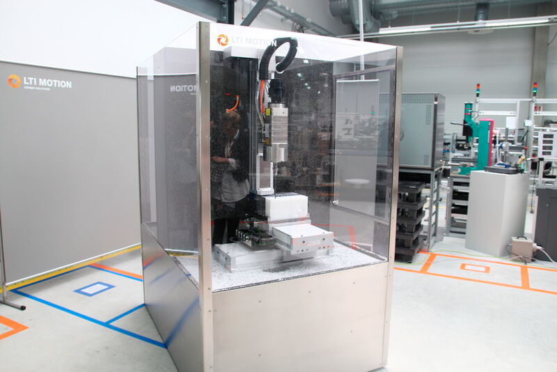 Die Maschine für das vibrationsunterstützte Bohren, wie sie von LTI Motion konzipiert wurde. (Königsreuther)