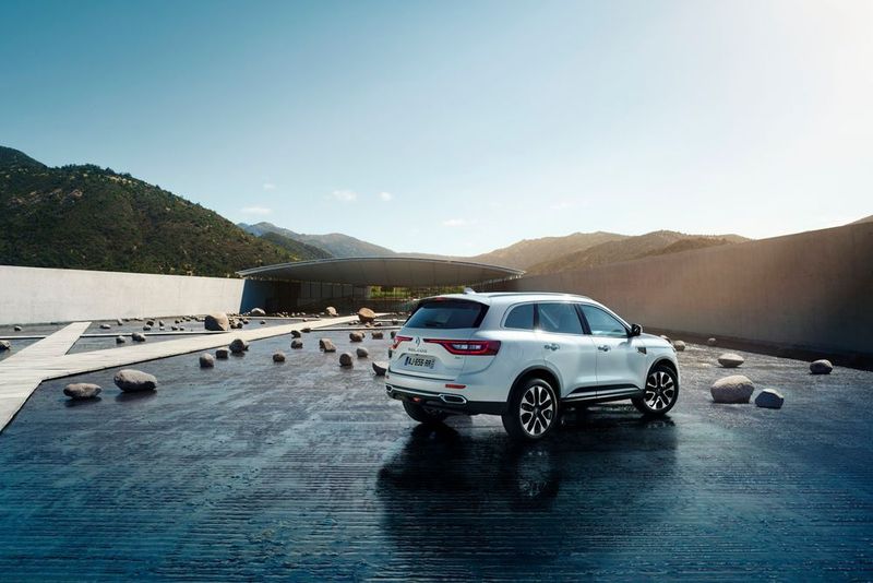 Der oberhalb des Kompakt-SUV Renault Kadjar positionierte Koleos hat in der Front- und Heckgestaltung große Ähnlichkeit mit der Mittelklasse-Limousine Talisman. (Foto: Renault)