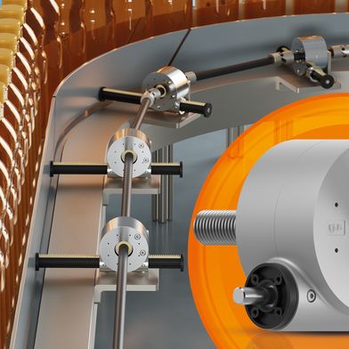Speziell für raue Bedingungen, beispielsweise in der Gassenverstellung für Getränke, hat Igus das wartungsfreie Apiro-HD-Getriebe mit einem robusten Außengehäuse entwickelt.  (Bild: Igus)