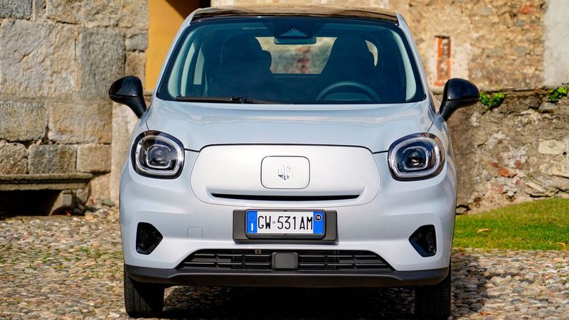 Dem Konzernbruder Fiat 500 E sieht der T03 mit seinem süßen Smiley-Face zumindest von vorne nicht unähnlich. (Bild: Leapmotor)