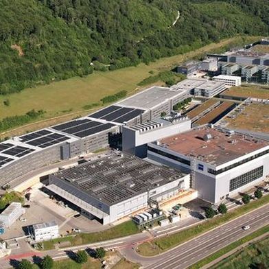 Der Standortausbau bei Zeiss in Oberkochen schafft rund 25.000 Quadratmeter zusätzliche Fläche für Produktion und produktionsnahe Bereiche. (Bild: Zeiss)