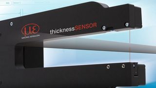 Der Thickness-Sensor von Micro-Epsilon kommt bei der Dickenmessung von Band- und Plattenmaterial, wie Metall oder Folien, zum Einsatz. (Mikro-Epsilon)