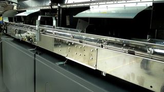 Flaschenrücknahmeautomat für Pfandflaschen: Diese Apparate sind größtenteils aus Edelstahlblechen gefertigt. (Bild: Kuhn)