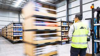 Körber will den Nutzern von AMR und anderen Robotiksystemen in der Logistik unter die Arme greifen, um den Herausforderungen der Zeit zu begegnen. Das will das Unternehmen mit einem neuen Robotics-as-a-Service-Angebot erreichen, desse Nutzen hier erläutert wird. (Bild: Körber)