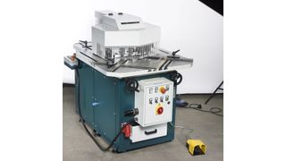 Die DAV 206 verfügt über eine automatische Schnittspaltverstellung sowie Maßbänder mit insgesamt fünf Ablesefunktionen. (Bild: Indumasch)