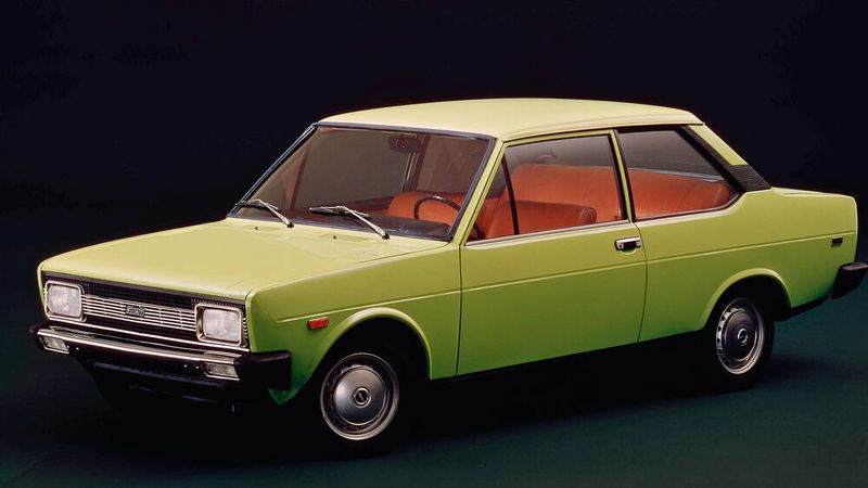 Fiat baute den 131 bis Ende 1984. Er war ein echtes Erfolgsmodell. Lange Jahre wurde er in der Türkei als Tofas Murat 131 bzw. Dogan, Sahin oder Kartal  montiert. In Äthiopien wurde er sogar bis 2010 als Holland Car DOCC produziert. Selbst in den USA wurde er als Fiat Brava verkauft, in kleinen Stückzahlen auch in die DDR. (Bild: Fiat Stellantis)