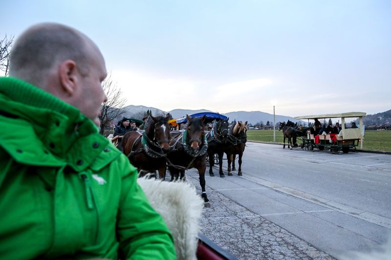 Die Kutschfahrt am Tegernsee läutete die Abendveranstaltung ein. (Bild: SEP)