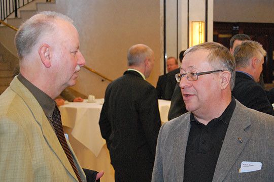 Ost-West-Dialog: Volker Kuhn, Leiter der Berliner ZDK-Geschäftsstelle, und Herbert Seiwert, Vorstandsvorsitzender des saarländischen Kfz-Gewerbes. (Archiv: Vogel Business Media)