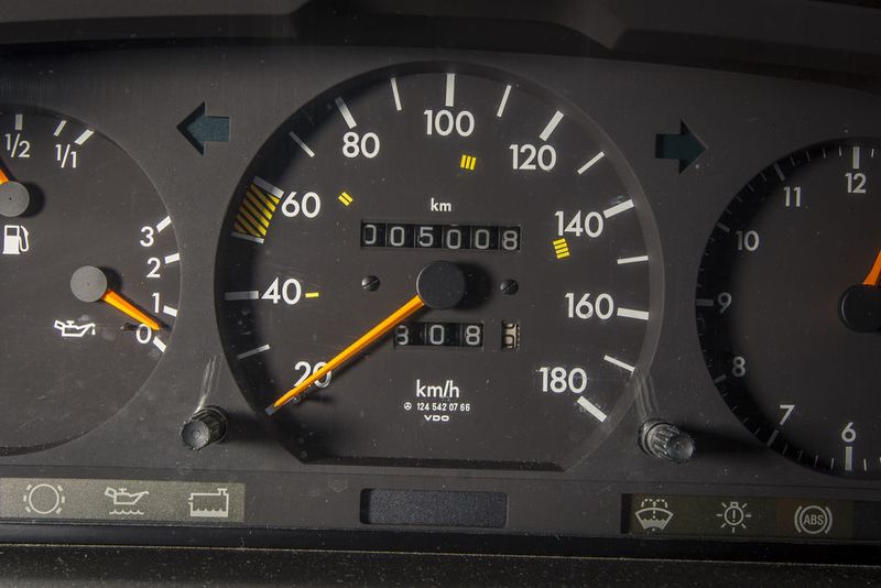 Der sechsstellige Kilometerzähler hat sich genullt. (Daimler)