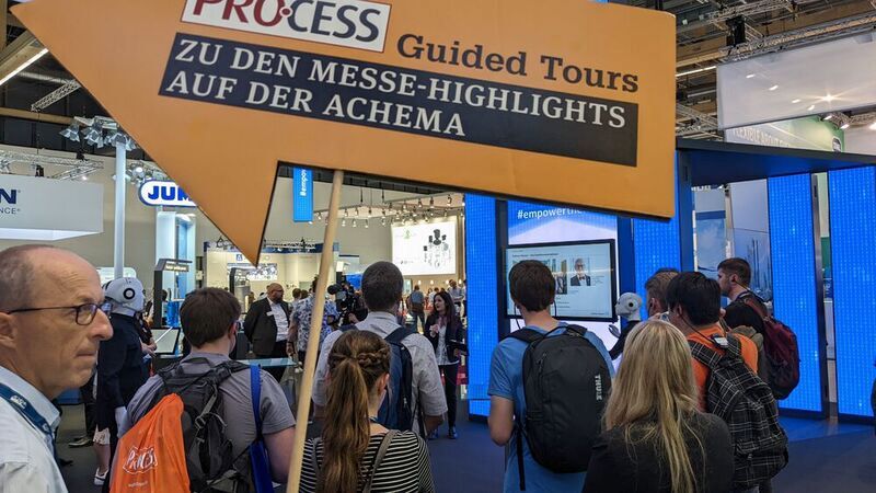 For three days, PROCESS takes trade fair visitors on guided tours through the exhibition grounds. (Source: Ernhofer/PROCESS)