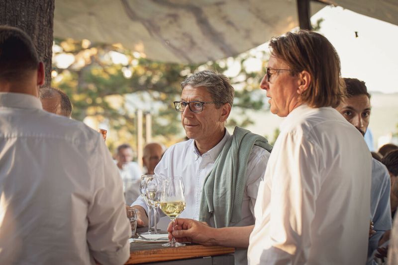 Anwenderkongress Steckverbinder 2023: Die Abendveranstaltung am Dienstag auf dem Nikolaushof mit Blick über Würzburg. (Bild: Stefan Bausewein)