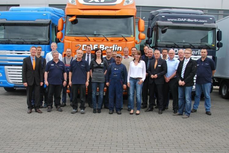 Wie man viele gute und unkomplizierte Serviceideen im märkischen Sand keineswegs in selbigen setzt, zeigt das Team von DAF Berlin/Großbeeren eindrucksvoll. (Foto: Wenz)