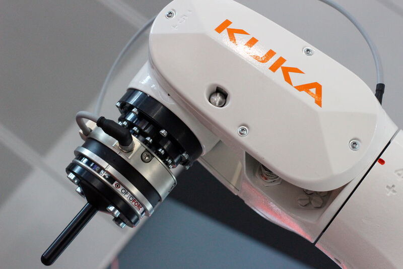Tastsensoren eröffnen mit drei vorprogrammierten Applikationen sowohl Integratoren als auch Endnutzern von KUKA-Robotern neue Automatisierungsmöglichkeiten. (Optoforce)