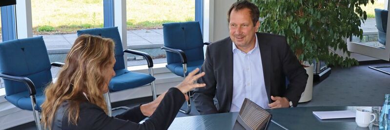 Die leitende Redakteurin Anke Geipel-­Kern im Gespräch mit Dr. Andreas Förster.