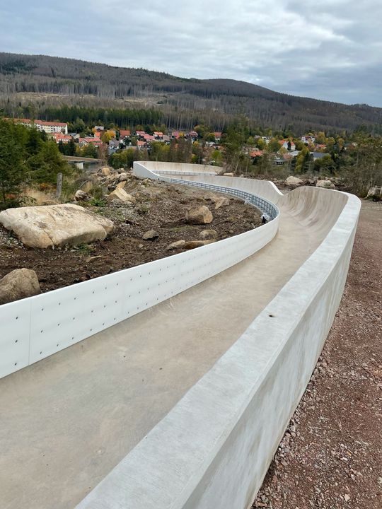 (Ein formvollendetes Ergebnis bringt die Rodler künftig schwungvoll zu Tal. Bildquelle: Paschal.)