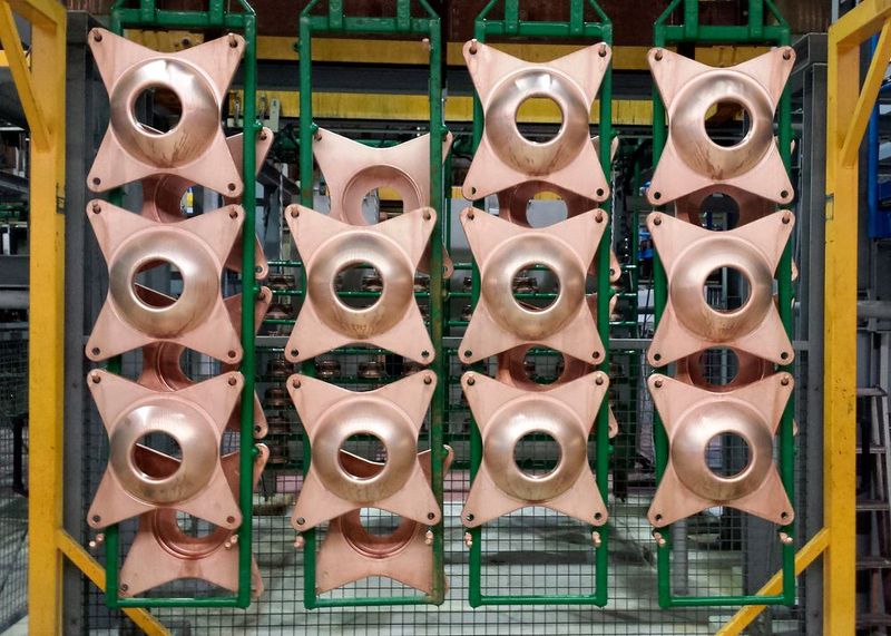 Auch diese Fahrgestell-Drehpfannen haben eine Bronzebeschichtung. (Bild: MTV Metallveredlung)