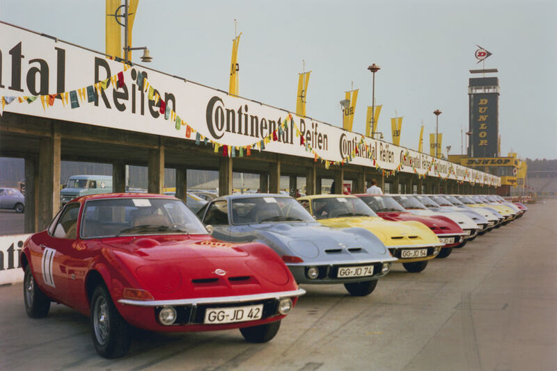 Opel GT bei seiner Medienpremiere auf dem Hockenheimring (1968). (Opel)