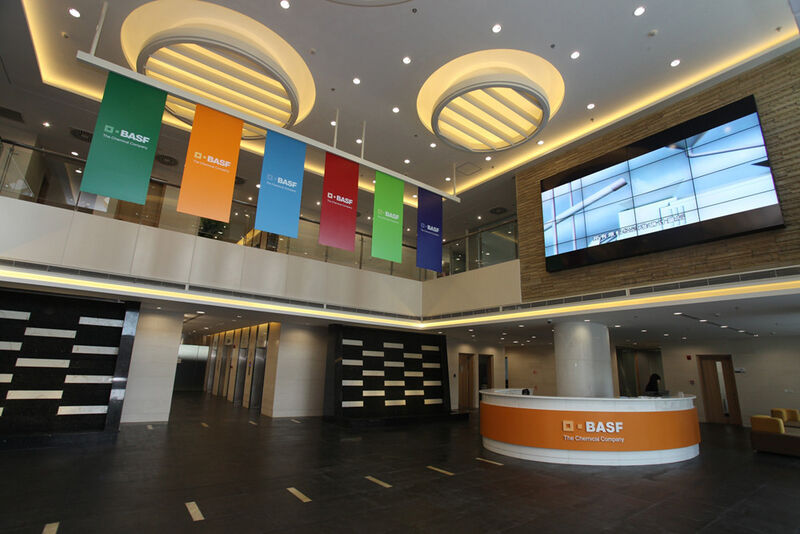 Der neue China-Hauptsitz der BASF bietet rund 1.500 Büroarbeitsplätze, komfortable Aufenthaltsräume auf jeder Etage sowie ein modernes multifunktionales Konferenzzentrum. (Bild: BASF)