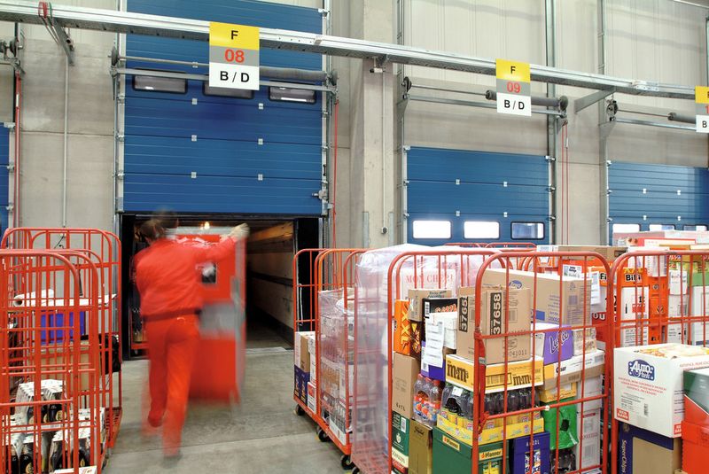 Starker logistischer Einsatz für Frische und Convenience: Lekkerland Deutschland beliefert derzeit bundesweit 59.500 Abnehmer, Tankstellenshops und Kantinen ebenso wie Convenience Stores und Kaufhäuser. (Bild: Lekkerland)