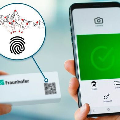 Hersteller speichern die Seriennummer und den individuellen Fingerabdruck der Verpackung oder des Produkts in einer Datenbank. Bei Bedarf können Mitarbeitende den QR-Code und die Oberflächenmerkmale mithilfe einer App auslesen. (Bild: Fraunhofer-IAP)