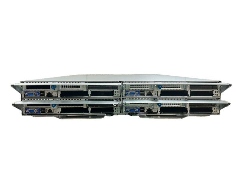 Der flüssigkeitsgekühlte HPE ProLiant XD245 Gen13 bringt bis zu acht Epyc-Prozessoren verteilt auf vier Nodes in einer Open-Rack-Höheneinheit unter. (Bild: HPE)