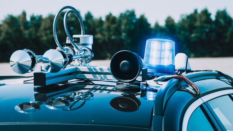 Moderne Autos lasse Außengeräusche nur noch ungenügend zum Ohr des Fahrers durch. Das kann fatal werden. Deshalb sind Oldenburger Fraunhofer-Forscher dabei, dem Auto auch noch das Hören beizubringen.(Bild:  Fraunhofer IDMT / A. Bödecker)