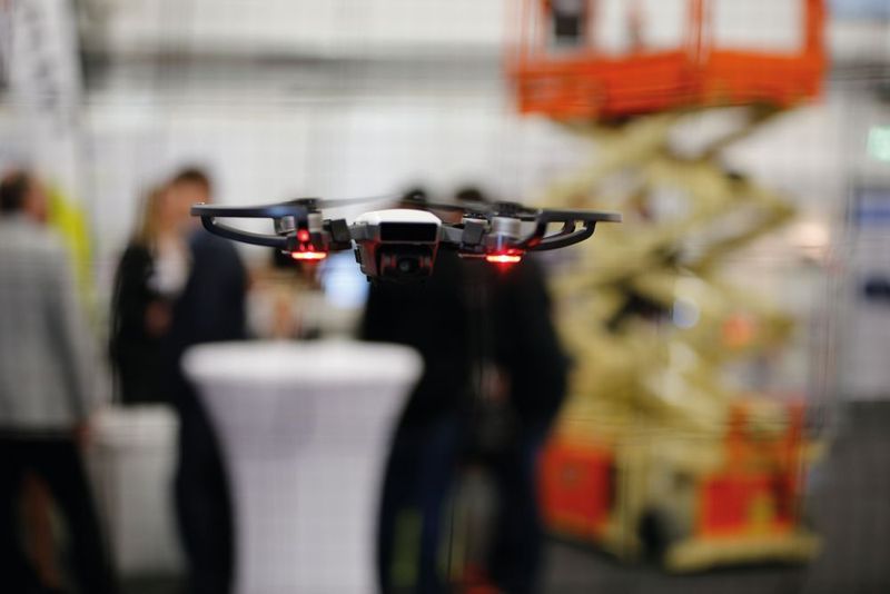 Drohnen von Dji wurden live vorgeführt und lockten viele Besucher an. (Eno)