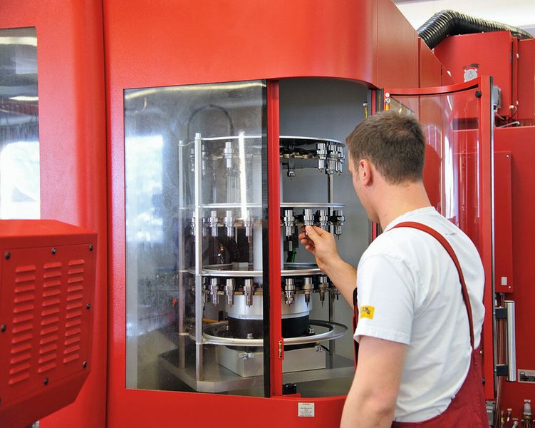 Der übersichtliche Werkzeugwechsler der Kern Triton bietet bis zu 75 Werkzeugen Platz. (Bild: Kern)