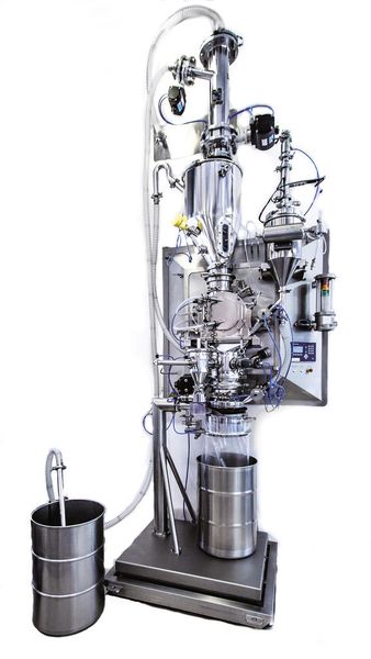 The explosion-safe milling system processes a heat-sensitive product in a cleanroom. (Picture: Frewitt)