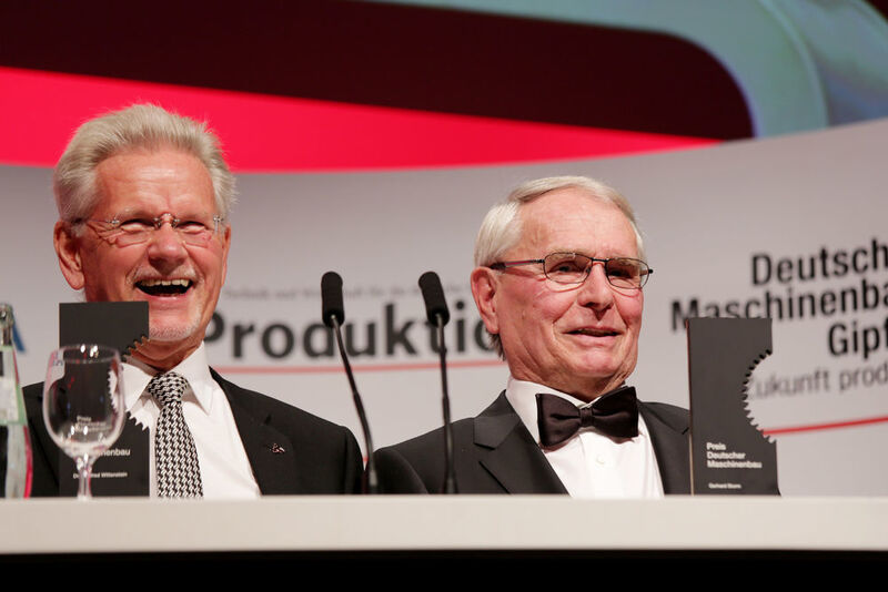 Deutscher Maschinenbau Preis 2015 für Gerhard Sturm (rechts) und Dr. Manfred Wittenstein (links). Gründer von EBM-Papst und früherer VDMA-Präsident werden für ihre Lebensleistung als Unternehmer ausgezeichnet. (Bild: VDMA)