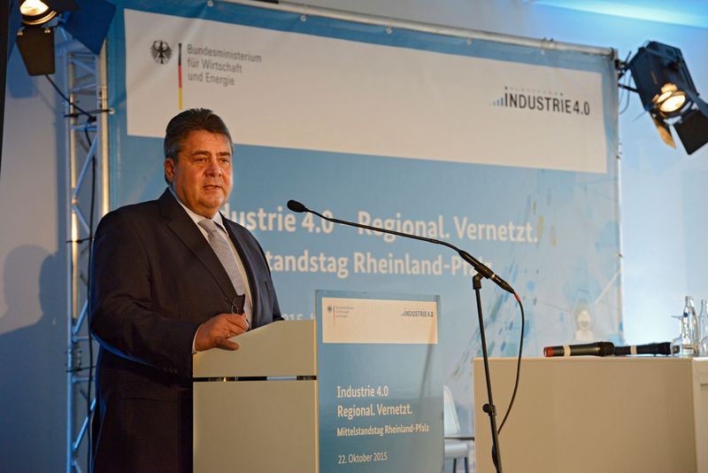 „Die digitale Transformation wird in Deutschland nur dann gelingen, wenn wir unseren Mittelstand als Fundament der deutschen Wirtschaft in die Industrie 4.0 mitnehmen