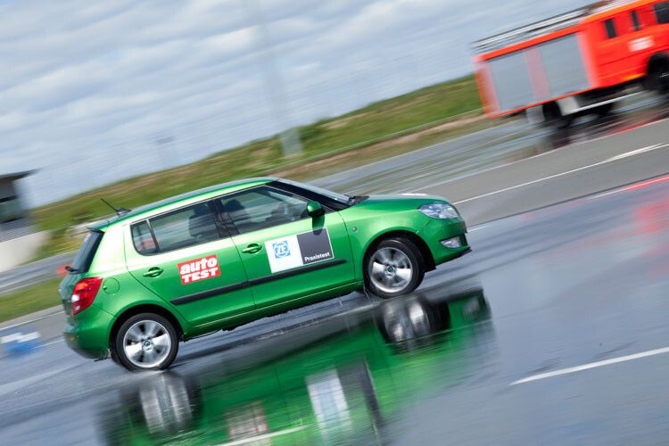 Die vierte VW-Tochter im Bunde kommt aus dem Hause Skoda. Bedienbarkeit und Kofferraumvolumen brachten dem Fabia den vierten Platz ein. (Auto Test)