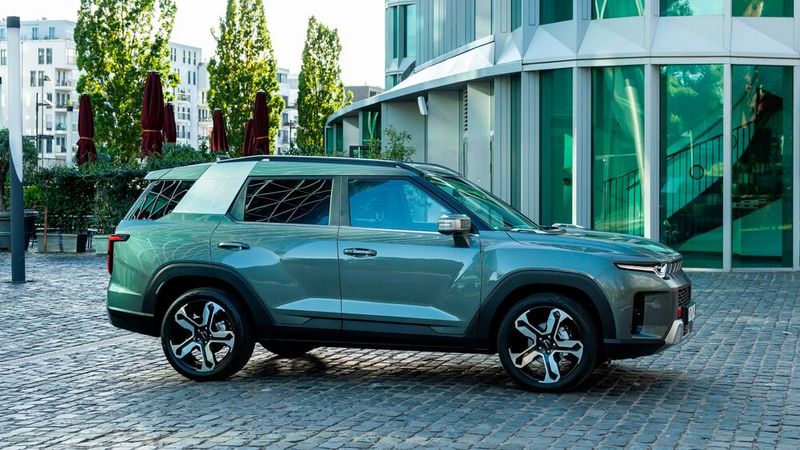 KGM hat dem Torres nach Benziner und E-Version auch einen Hybrid-Antrieb spendiert. (Bild: KGM)