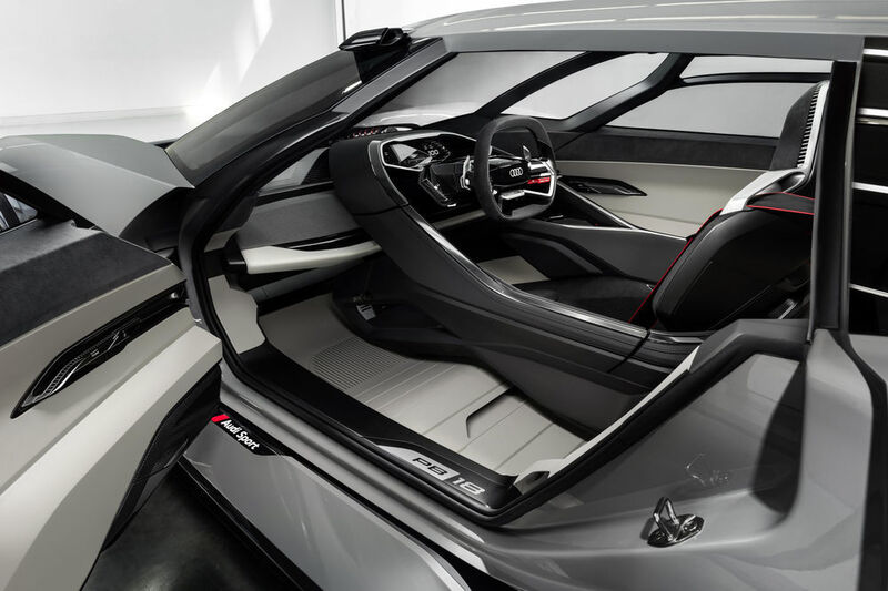 Der Fahrersitz lässt sich seitlich verschieben, was es dem Fahrer erlaubt, sich mittig im Fahrzeug zu positionieren.  (Audi)