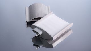 Gehängeleiste-Profil aus endlosfaserverstärktem Duroplast mit Seitenteilen aus Polyamid und integrierten Mitnehmerachsen aus rostfreiem Stahl (Archiv: Vogel Business Media)