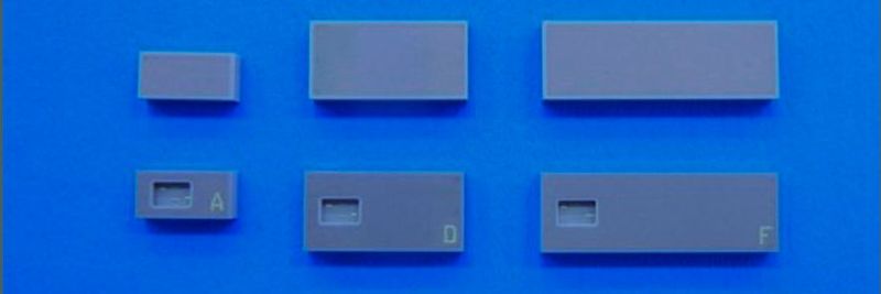 Keramische Bauteile mit integrierter RFID-Antenne (Skala mit 1,0 mm Schritten). Die auf IoT abzielende Entwicklung von Kyocera ermöglicht neue RFID-Applikationen für den Automotive- und mHealth-Markt.(Bild:  Kyocera)