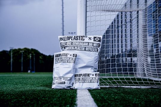 Als größter Verein in Hamburg und wesentlicher Wirtschaftsfaktor kooperiert der HSV jetzt mit dem ebenfalls in der Hansestadt angesiedelten Unternehmen Wildplastic. Gemeinsam will man die Welt ein wenig sauberer machen ...(Bild:  Wildplastic)
