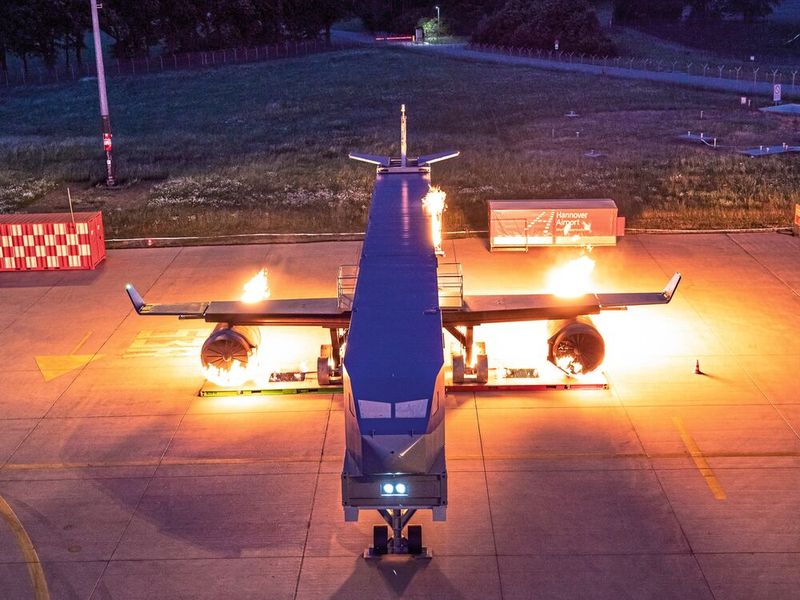 Der Nachbau eines Flugzeugs für Trainingszwecke ermöglicht realistische Übungsszenarien. (Bild: Fire Go GmbH)