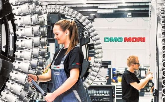 Gut Lachen habe die Beschäftigten bei DMG Mori, denn im ersten Quartal fuhr der Maschinenbauer trotz aller Probleme auf der Welt Rekordumsätze ein. Hier einige Details... Gut Lachen habe die Beschäftigten bei DMG Mori, denn im ersten Quartal fuhr der Maschinenbauer trotz aller Probleme auf der Welt Rekordumsätze ein. Hier einige Details...