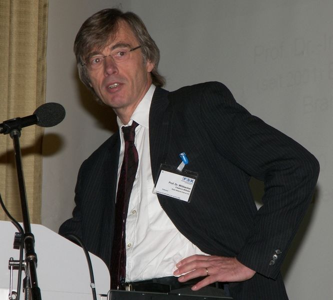 Prof. Dr. Friedrich-Wilhelm Wittbecker (Bergische Universität Wuppertal) hielt einen Vortrag über zusätzliche Anforderungen an die Materialcharakterisierung, die aus dem Brandschutz-Ingenieurwesen resultieren.  (Bild: PROCESS)