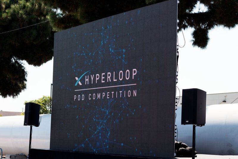 Der Wettbewerb fand auf dem SpacreX Gelände in Los Angeles statt. (Warr Hyperloop/TU München)