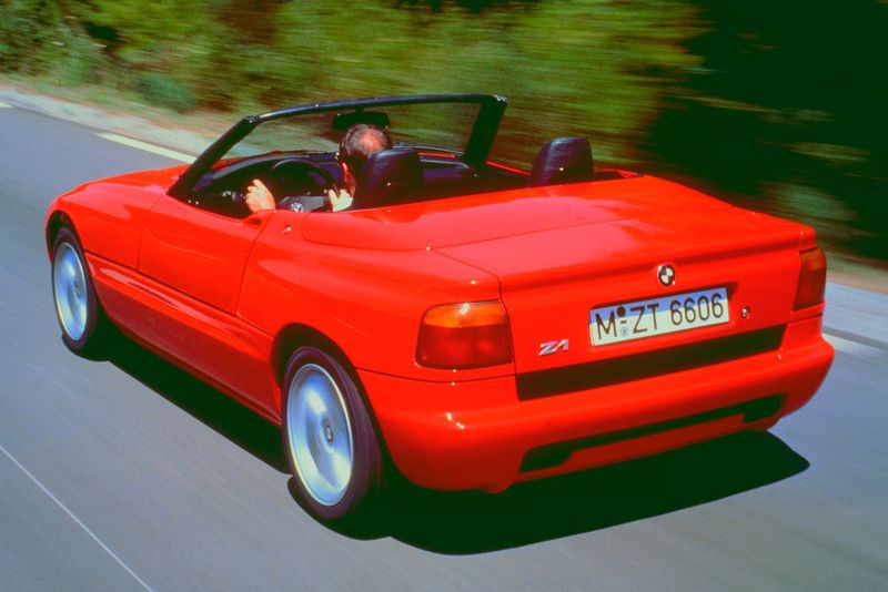 Im Premierenreigen der Frankfurter IAA 1987 stahl der weitgehend in Handarbeit gefertigte Technologieträger sogar gefeierten Supercars wie Ferrari F40, Porsche Speedster und Aston Martin Virage die Show. (BMW)