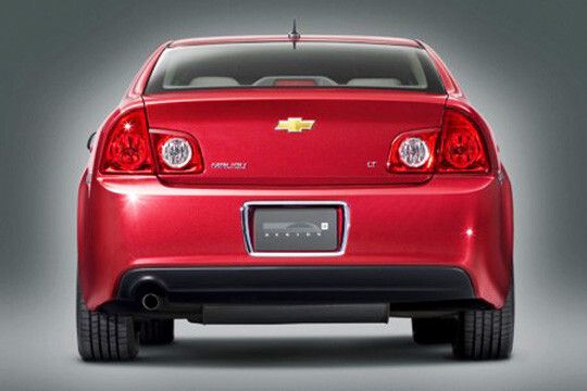 Optisches Markenzeichen des Malibu sind seine stärker ausgeprägte Keilform und das wuchtige Heck. (Foto: Chevrolet)